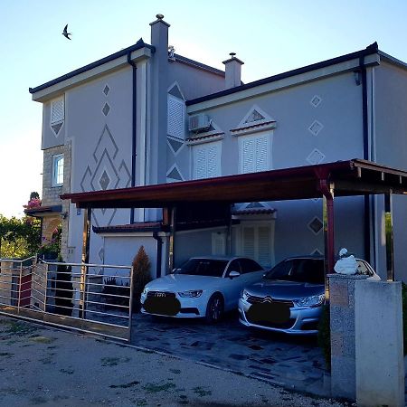 Apartments Petar & Anka Biograd Na Moru Exterior photo