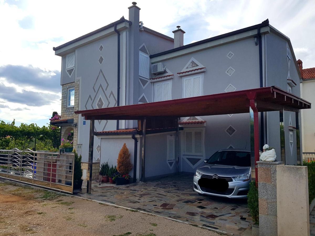 Apartments Petar & Anka Biograd Na Moru Exterior photo