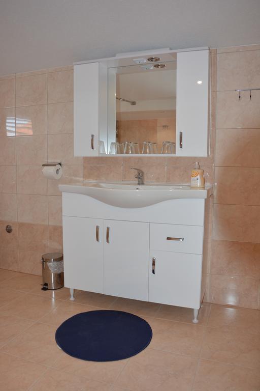 Apartments Petar & Anka Biograd Na Moru Room photo