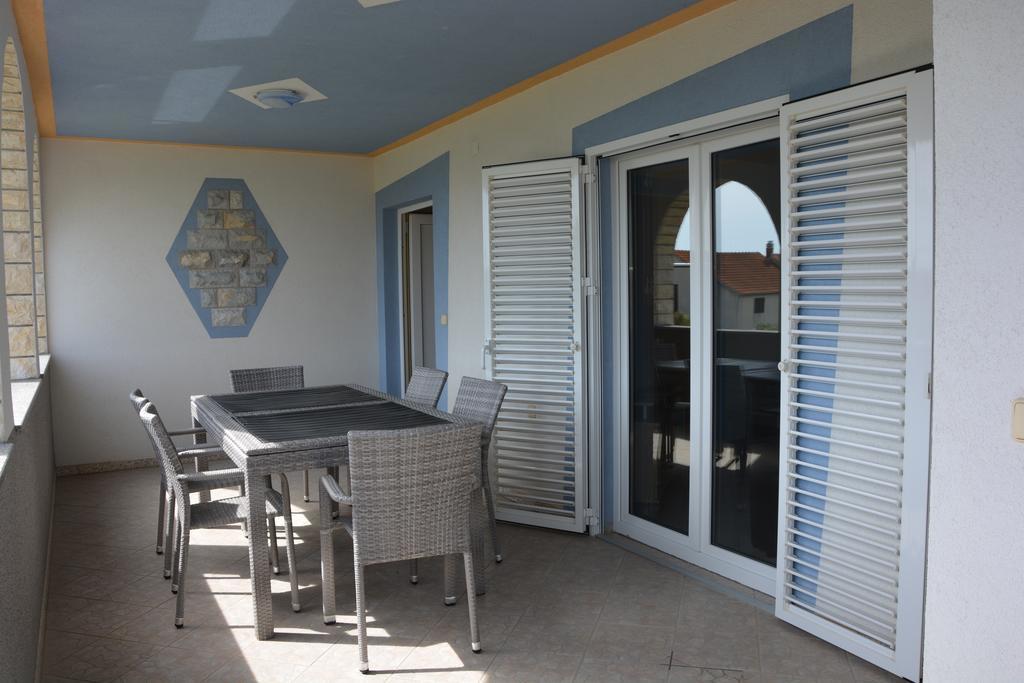 Apartments Petar & Anka Biograd Na Moru Exterior photo